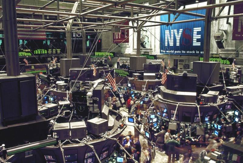Institutional trading floor illustrating liquidity formation, market making, and capital allocation