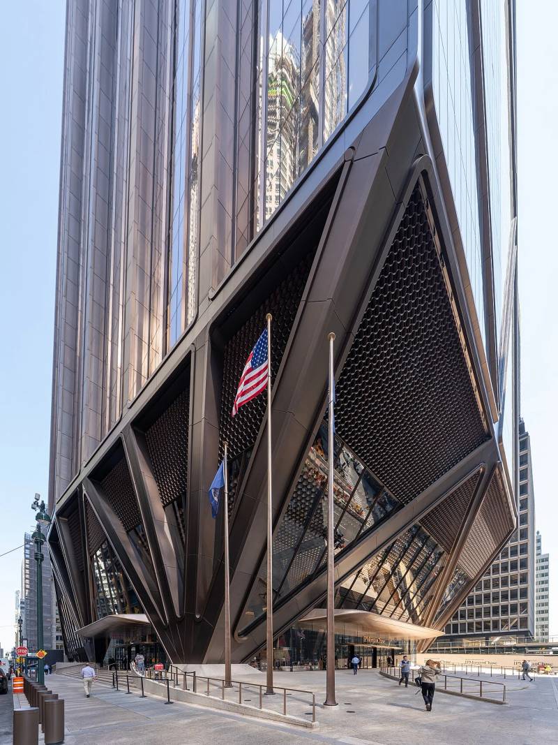 JPMorgan Chase global headquarters skyscraper in Midtown Manhattan, representing institutional leadership driving tokenized digital cash settlement.