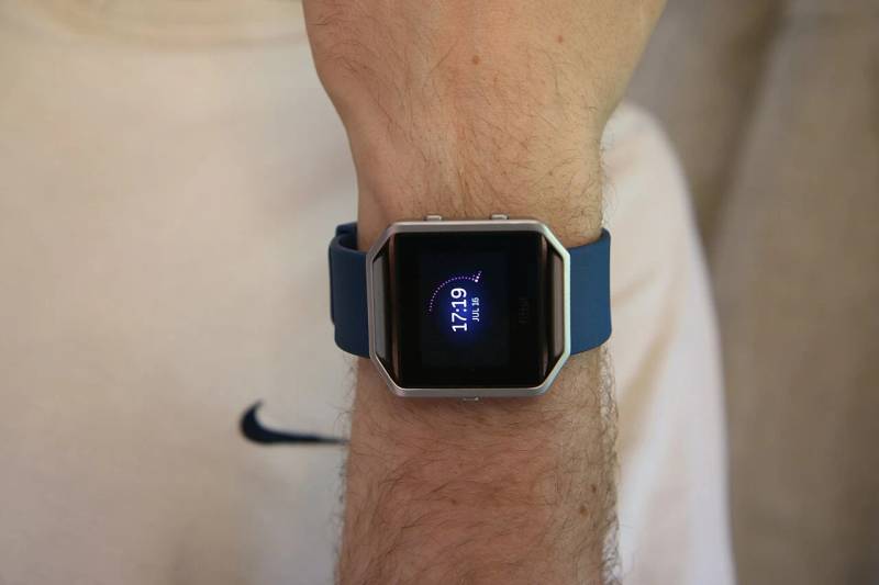 Modern wearable fitness tracking smartwatch hardware featuring biometric wrist sensors and digital activity monitoring.